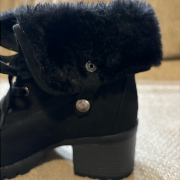 ❤️2/$15 or 3/$21❤️ NWT Bamboo Black Faux Suede Short Laced Boots, Size 6 - Picture 6 of 14